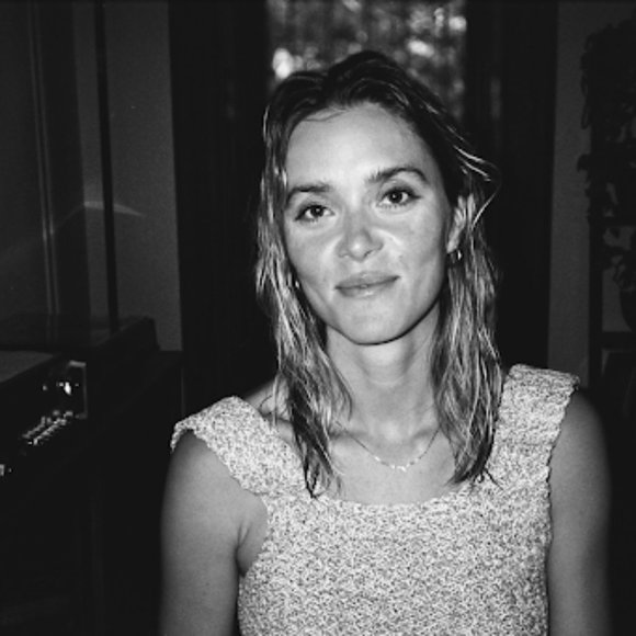 Meet your Posher, Emily - Picture 2 of 2